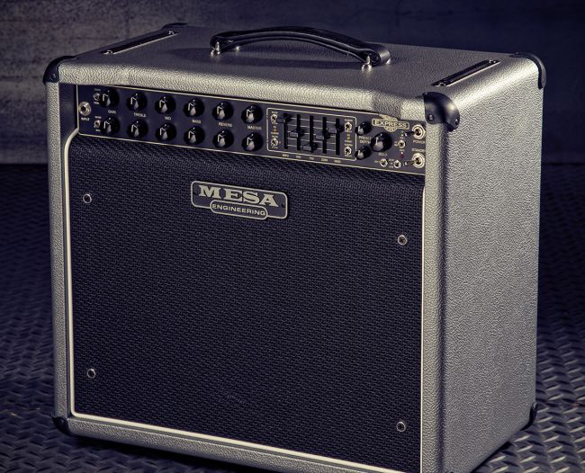 Mesa Boogie Express mustalla etuverkolla ja hopeisella vinyylillä.