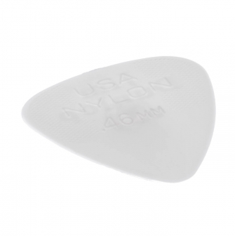 Dunlop Nylon Standard 0.46mm plektra kulmasta kuvattuna.