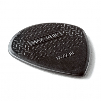 Dunlop Max-Grip Jazz III Stiffo -plektra kulmasta kuvattuna.