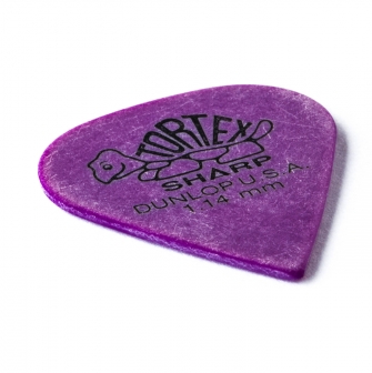 Dunlop Tortex Sharp plektra 1.14mm kulmasta kuvattuna.