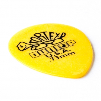 Dunlop Tortex Small Teardrop 0.73mm plektra plektra kulmasta kuvattuna.