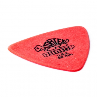 Dunlop Tortex Triangle 0.50mm plektra kulmasta kuvattuna.
