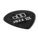 Tortex Jazz III Pitch Black 0.50 plektra kulmasta kuvattuna.