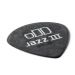 Tortex Jazz III Pitch Black 0.73 plektra kulmasta kuvattuna.