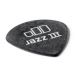 Tortex Jazz III Pitch Black 1.35 plektra kulmasta kuvattuna.