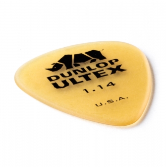 Dunlop Ultex Standard 1.14mm plektra kulmasta kuvattuna.