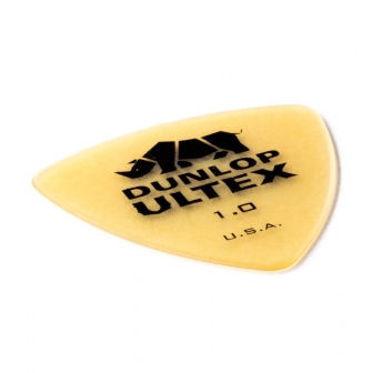 Dunlop Ultex Triangle 1.0mm -plektra kulmasta kuvattuna.