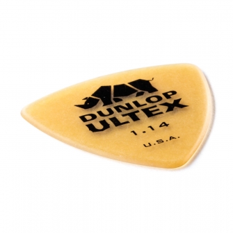 Dunlop Ultex Triangle 1.14mm -plektra kulmasta kuvattuna.
