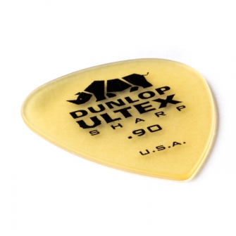 Dunlop Ultex Sharp 0.90mm -plektra kulmasta kuvattuna.