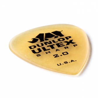 Dunlop Ultex Sharp 2.0mm -plektra kulmasta kuvattuna.