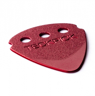 Teckpick Standard Red Aluminum -plektra kulmasta kuvattuna.