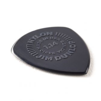 Dunlop Flow Nylon 1.14mm plektra kulmasta kuvattuna.