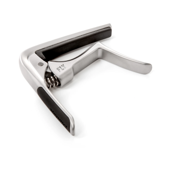 Dunlop Trigger Fly Capo Curved, kromi kulmasta kuvattuna.