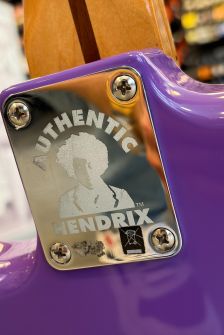 Käytetty Fender Jimi Hendrix Stratocaster Ultraviolet kaulan kiinnityslevy.