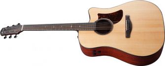 Ibanez AAD400CE-LGS kitara kulmasta kuvattuna.