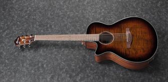 Ibanez AEG70L-TIH kitara kulmasta kuvattuna. 