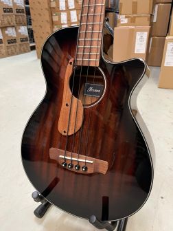 Ibanez AEGB24E-MHS DEMO-basson runko lähikuvassa.