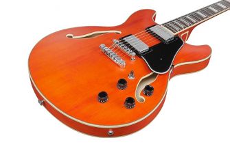Ibanez AS73-TTF Artcore kitaran kansi lähikuvassa.