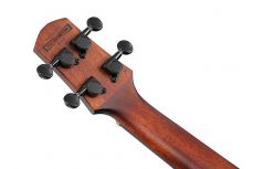 Ibanez AUC14-OVL ukulele pussilla.