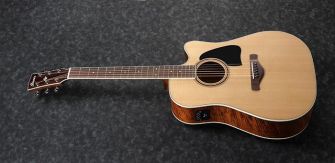 Ibanez AW417CE-OPS kitara kulmasta kuvattuna.