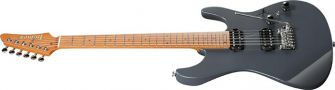 Ibanez AZ2402-GRM kitara kulmasta kuvattuna.