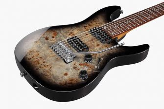 Ibanez AZ427P1PB-CKB kitaran kansi lähikuvassa.