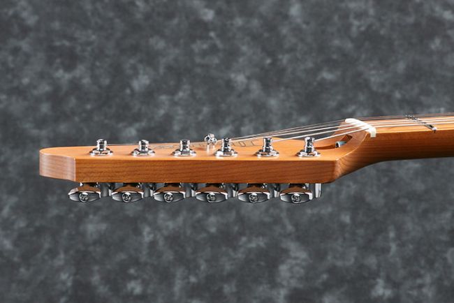 Ibanez AZS-kitaran Magnum Lock virittimet.