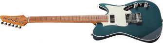 Ibanez AZS2209ATQ Prestige -kitara kulmasta kuvattuna.