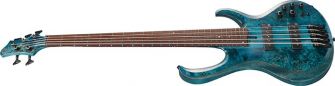 Ibanez BTB945-COL basso kulmasta kuvattuna.