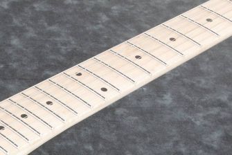 Ibanez RG550-BKF Genesis sähkökitaran vaahteraotelauta.