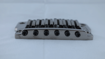 Ibanez Gibraltar II-6 kiinteä talla Cosmo Black hienovireen säätöruuvit.