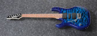 Ibanez GRX70QAL-TBB kitara kulmasta kuvattuna.