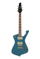 Ibanez IC420-ABM sähkökitara pussilla.