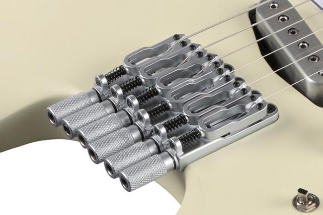 Lavattoman Ibanez ICHI10-kitaran talla ja virittimet.