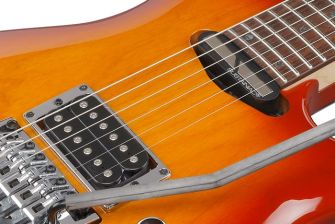 Ibanez JS2470-CS Joe Satriani kitaran Sustainiac kaulamikrofoni.