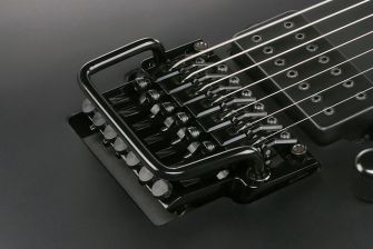 Ibanez K7YIN Korn Munky kitaran Lo Pro Edge -tremolo.