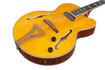 Ibanez PM3C-NAL jazzkitaran kansi lähikuvassa.