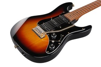 Ibanez Prestige AZ2204AG-TFB kitaran kansi lähikuvassa.