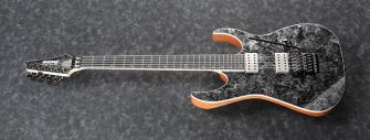 Ibanez Prestige RG5320R-CSW kitara kulmasta kuvattuna.