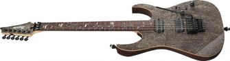 Ibanez RG8620AH-BQZ j.Custom kitara kulmasta kuvattuna.