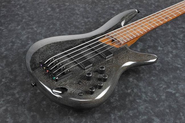 Ibanez SR505E-TVB basso lähikuvassa.