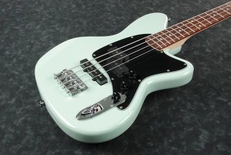 Ibanez TMB30-MGR lyhytskaalaisen basson kansi lähikuvassa.