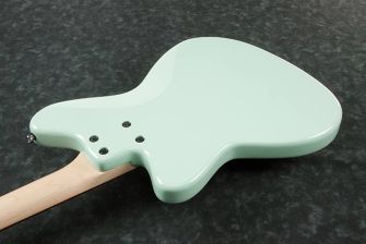 Ibanez TMB30-MGR lyhytskaalaisen basson runko takaa.