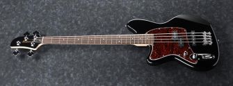 Ibanez TMB100L-BK -vasenkätinen basso kulmasta kuvattuna.