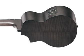 Ibanez UEW12E-BIF ukulelen runko takaa.