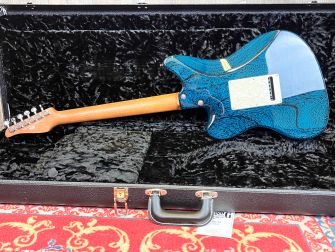 Tom Anderson Raven Superbird -kitara takaa.