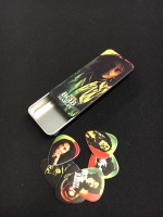 Dunlop Bob Marley Rasta Series Medium plektrat tinalaatikossa