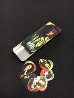 Dunlop Bob Marley Rasta Series Medium plektrat tinalaatikossa
