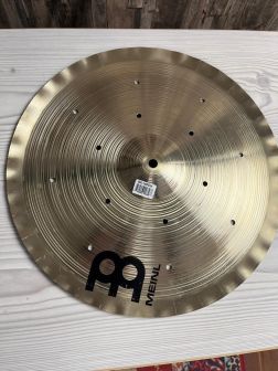 Käytetty Meinl Generation X 16