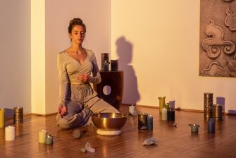 Sonic Energy Professinal malletti, huopa, large meditaatiossa.